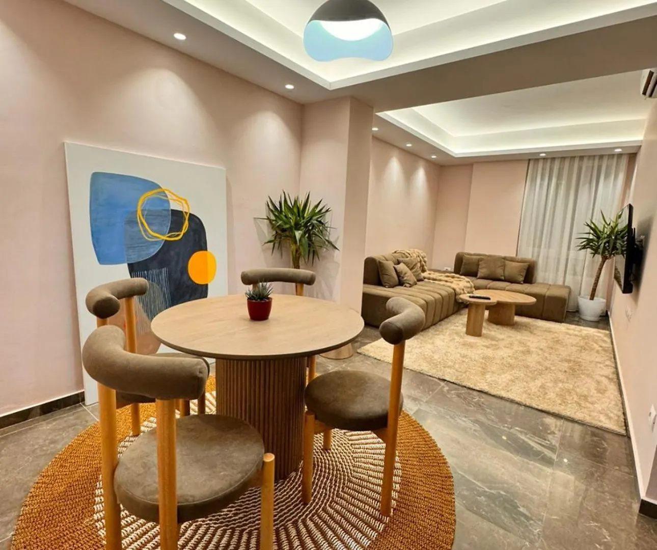 טיראנה Noon Apartments 0*,  אלבניה